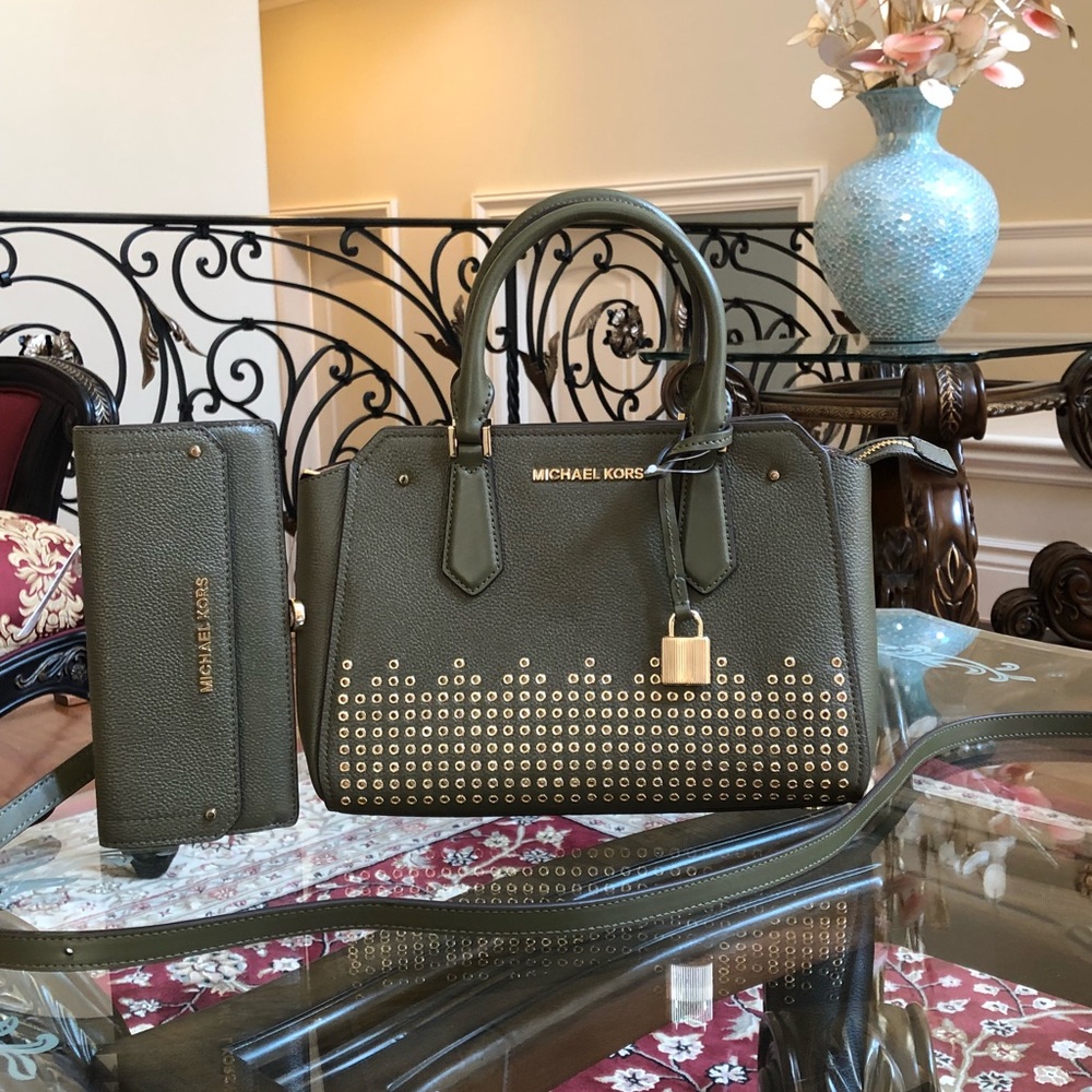 Authentic Michael Kors Hayes medium handbag&wallet